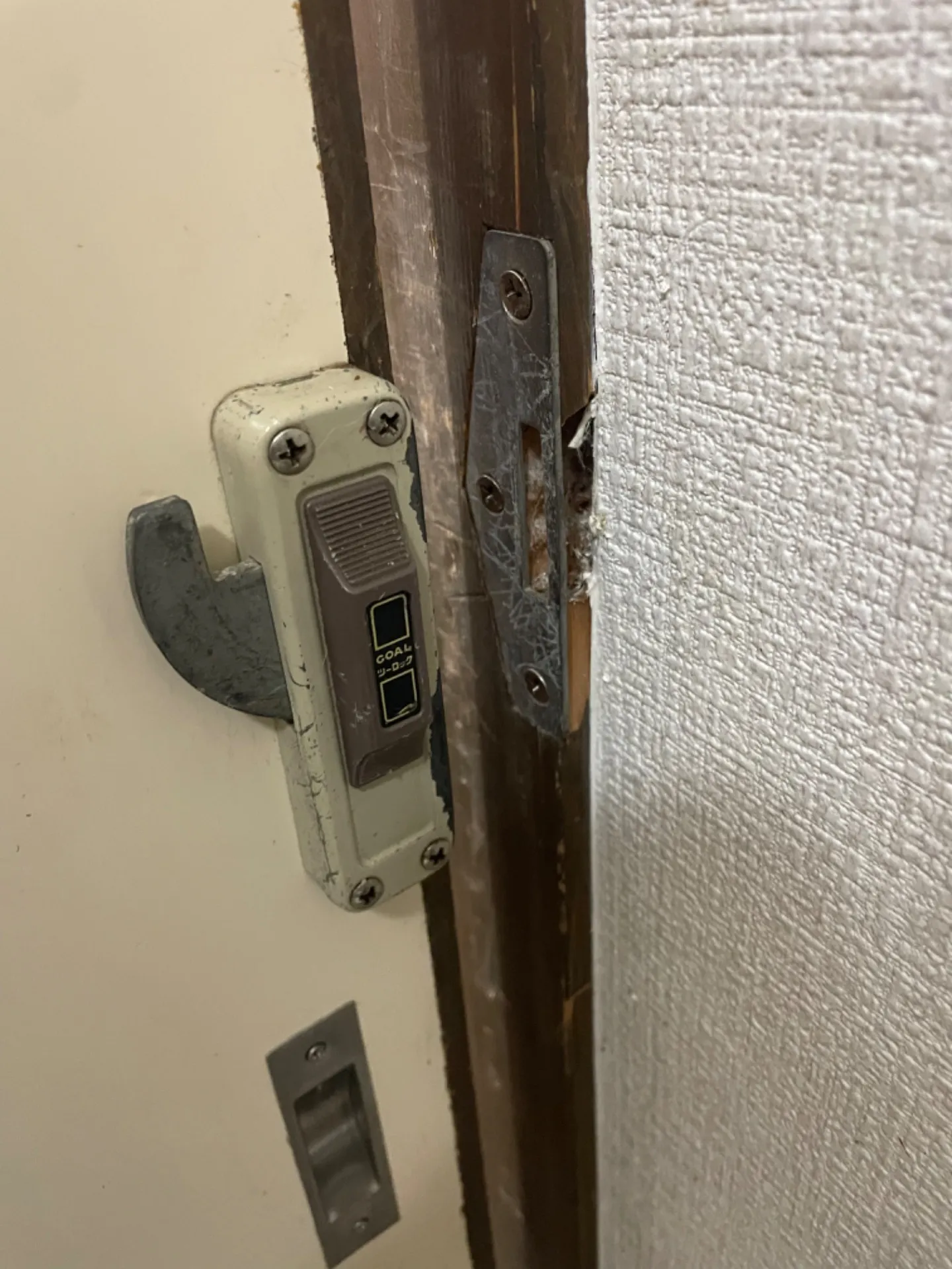 熊本市|室内引戸の鍵が掛かってしまい開錠したい